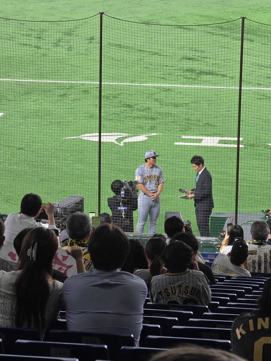 hirokun14's tweet photo. 勝ちました～
巨人に勝ち越し～
2:10
読売ジャイアンツ対阪神タイガース
1点を追う阪神は2回表に前川の2ランで逆転、3回には佐藤、大山の連続適時打、4回以降高寺の適時打、森下の2ラン等次々と加点し圧勝した。先発の伊原は6回1死を1失点で今季3勝目を挙げた。
#東京ドーム
#阪神タイガース https://t.co/WJZEk5Zsnh