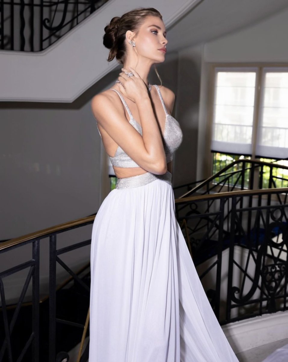 BeautifulM71j's tweet photo. Beautiful dress https://t.co/WxaY4oLAwY