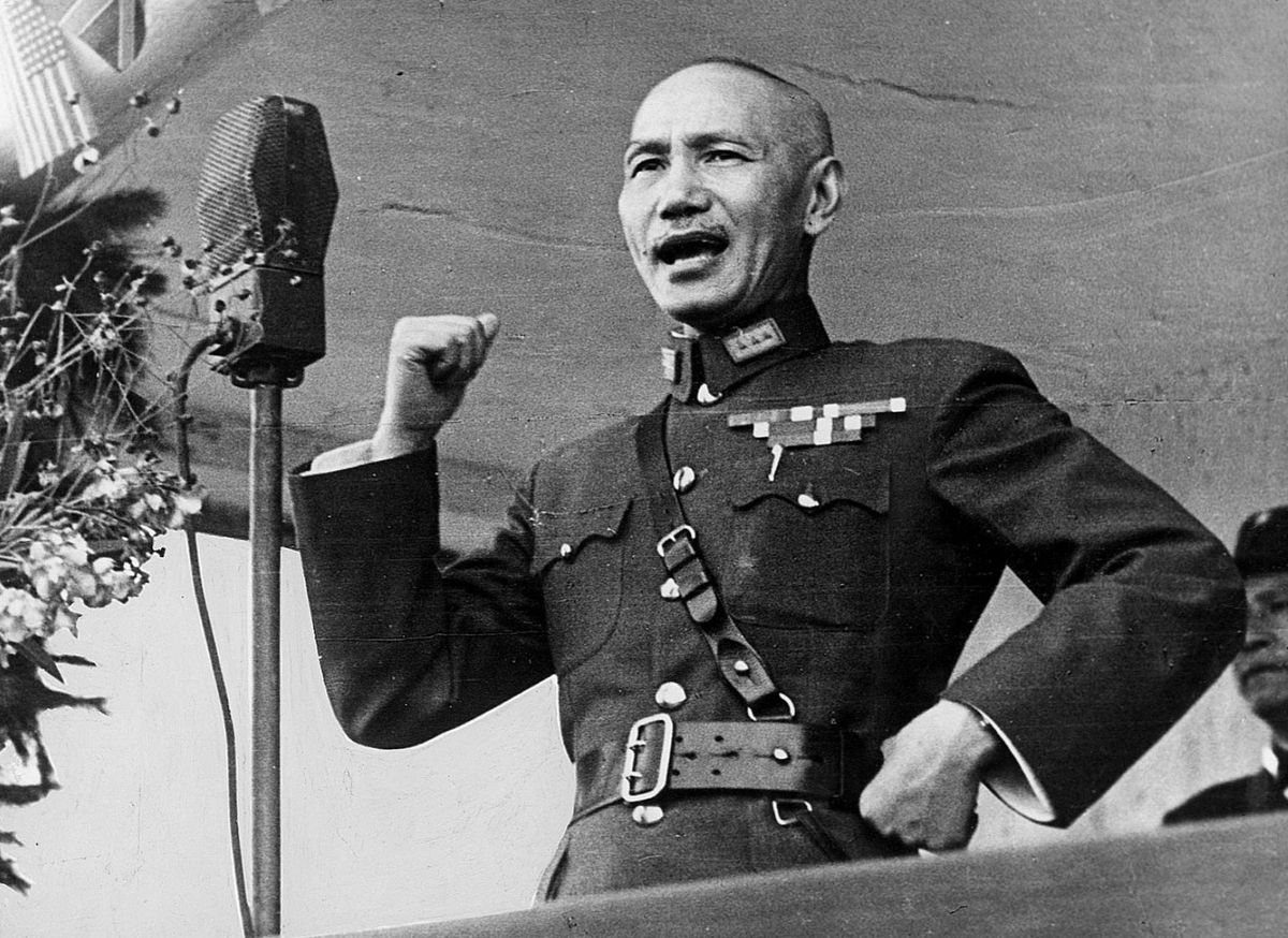 meiling1897's tweet photo. 中华民国前总统告海内外同胞、全体网络爱国志士书：

中正二世为人，重临天日。放眼神州，见中华民族复兴在望，国势日盛，本该心怀慰藉。然回望宝岛台湾，竟见阴霾蔽日，妖氛肆虐，切痛切心，莫此为甚！

今有民进党一派，数典忘祖，以“台独”为纲，行裂土分疆之实。其政党形同邪教，不思民生福祉，但求一己私利；其手段卑劣无耻，暗蓄网络阴兵，大搞舆论独裁。纵观其妄为，竟动用税金，豢养无数网军，于虚拟空间肆意颠倒黑白，到处抹黑神州故土，散布虚妄谣言，试图割裂两岸同胞之血缘记忆！

更为可恨者，其以邪教洗脑之法愚弄岛内选民，指鹿为马，杜绝忠言。其极力去中国化，使岛内青年世代忘却炎黄之根，使骨肉同胞生出仇恨之隙。

此等数典忘祖、挟洋自重之宵小，若不彻底铲除，何以对得起先烈抛头颅、洒热血所光复之台湾？又何以面对中华民族之列祖列宗？

中正昔年于民族危难之时，曾在庐山发愤厉言：

“如若战端一开，那就是地无分南北，年无分老幼，无论何人，皆有守土抗战之责任，皆应抱定牺牲一切之决心。”

今日之两岸，虽未起狼烟，然舆论之战、人心之战，早已烈火燎原！这网络空间之博弈，关乎国家之统一，关乎民族之尊严，其重要性绝不亚于昔日之沙场。

是以，中正今日特发此檄，号召海内外网络之上，凡我炎黄子孙、所有爱国志士，皆当同仇敌忾，携手同心，共讨逆流！

以事实为利刃，斩断虚妄之言： 全力揭露民进党网军抹黑造谣、暗度陈仓之卑劣伎俩，使舆论见光，使真相大白于天下。

以大义为警钟，唤醒迷途之民： 痛斥民进党邪教之流毒，破除岛内政治洗脑与虚假叙事，唤回台胞对中华民族之认同与自豪。

以同心为壁垒，推动两岸一统： 坚信台湾乃中国不可分割之神圣领土，无论台独分子如何摇尾乞怜、挟洋自重，终难挡浩浩荡荡之历史潮流！

国家一统，乃天意之所向，民心之所归。凡我爱国同胞，莫再作壁上观。正如庐山之言，地无分南北，年无分老幼，凡我中华儿女，皆有讨逆护国、促成统一之责任！ 

众志成城，涤荡妖氛，使宝岛重归中华之怀抱，光复民族之全貌！

此檄。

蒋中正

顺便加一句大白话：傻逼青鸟网军，老子是不会被你们打倒的！！！！！！娘希匹的！！！！
