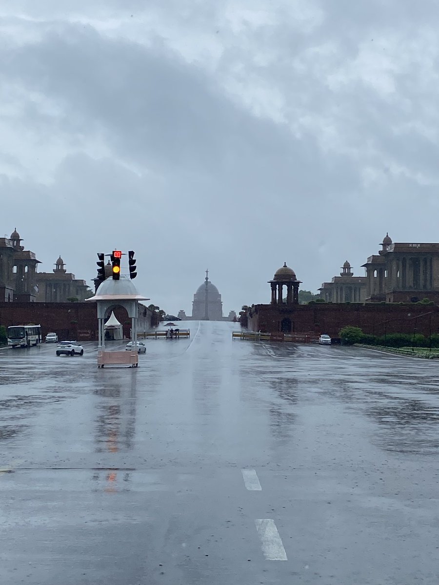parasnsingh95's tweet photo. Footprints in the falling raindrops.
#Delhi ❤️ https://t.co/LsbpQ5rJRa