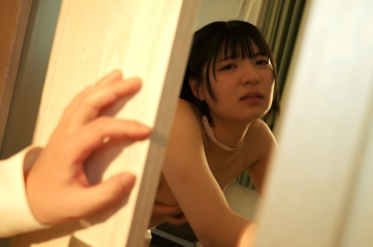 Ado_kanikama's tweet photo. 【脳破壊】親友に幼馴染をネトラれていく、、 https://t.co/WirQ39rkbj