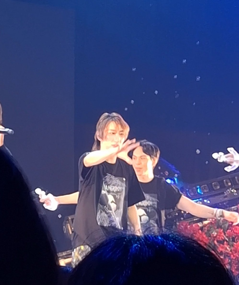 rin_rg4's tweet photo. 侑くん「ここらへんにシャボン玉あつめて」
→シャボン玉大量で隠れる
→☝️(>.<) https://t.co/dTPWsDsUOB