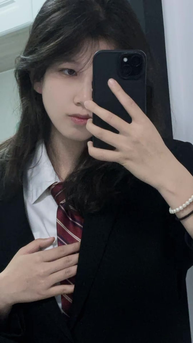 wangwangdu61786's tweet photo. 之前真的很爱穿西装装大人##wlw #le #les #女同 https://t.co/WssaY1xtnH