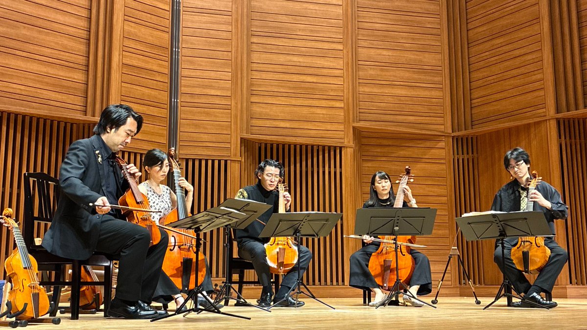 tomofumi_cello's tweet photo. Under-Hundred 時を超える旅 vol.2 終演！皆様どうもありがとうございました！！！
終演後に「次回は○○をガンバコンソートで是非！演奏してほしい！」などなど、団リーダーの僕が「次回」を口にする前から色々な意見が飛び交っていて、大変冥利に尽きました。次回に向けて準備してまいります！さて、 https://t.co/rCcirxb6ml