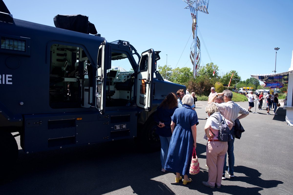 Gendarmerie_080's tweet photo. 📸 #RetourEnImages
Du 13 au 15 juin, les gendarmes de la Somme étaient présents à la Foire Expo de Megacité à Amiens.
🤝 Merci aux nombreux visiteurs venus échanger avec nos militaires !
Crédit photos : Mégacité Amiens https://t.co/de4AIL3aK0