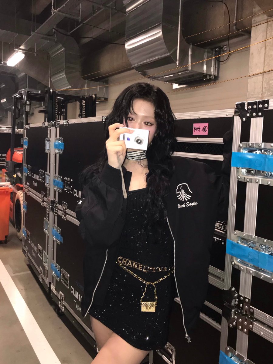 picbaemon's tweet photo. AHYEON WEVERSE UPDATE https://t.co/un6LBPI8nD