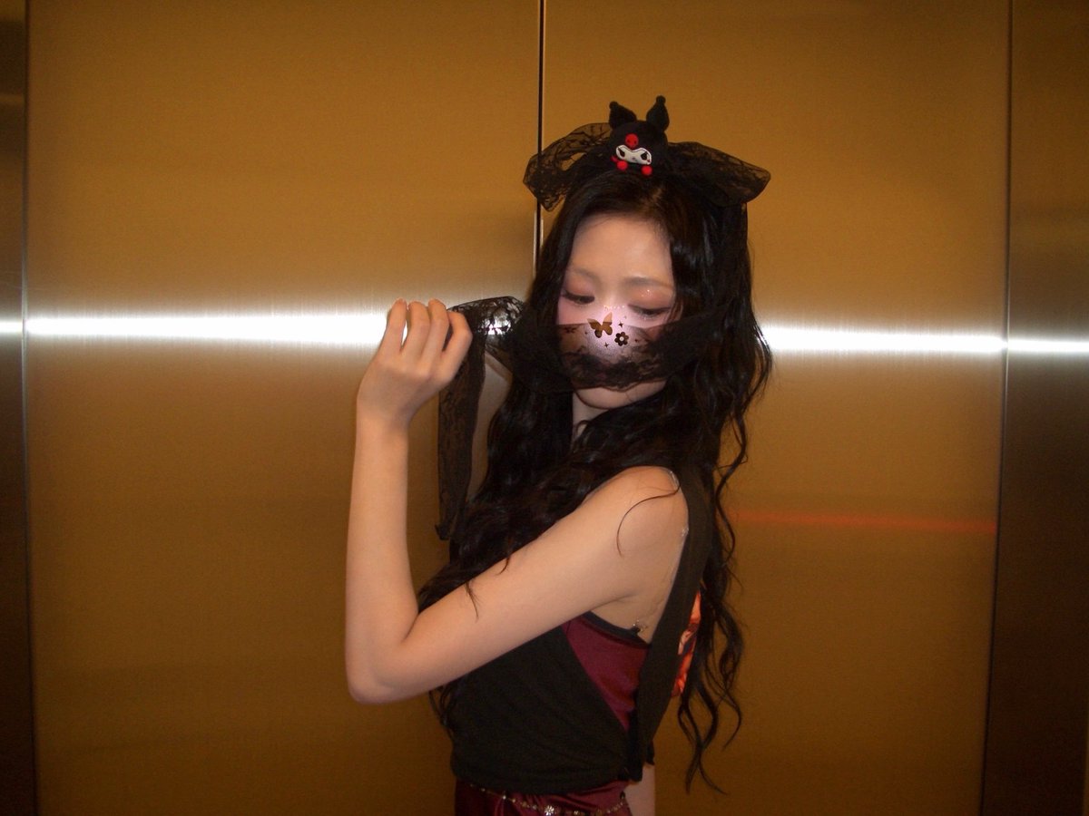 picbaemon's tweet photo. AHYEON WEVERSE UPDATE https://t.co/un6LBPI8nD