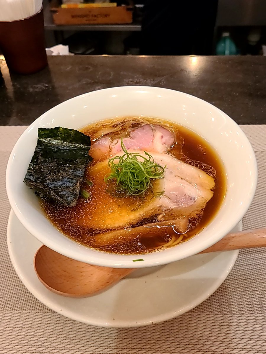 pinomaru_72's tweet photo. 麺や庄の(市ヶ谷)の姉妹店🍜💫
麺庄(MENSHO)グループは後楽園にもありそこはラム&豚骨スープ🐏🐷
共通はとにかく麺が美味いことで、どこも特記すべき安定の美味さがある👀💡
#MENSHO
#護国寺
#音羽
#MENSHOTOKYO
#後楽園
#麺や庄の
#飯田橋
https://t.co/aLajRNvfbj https://t.co/C4sfMbC5Ud