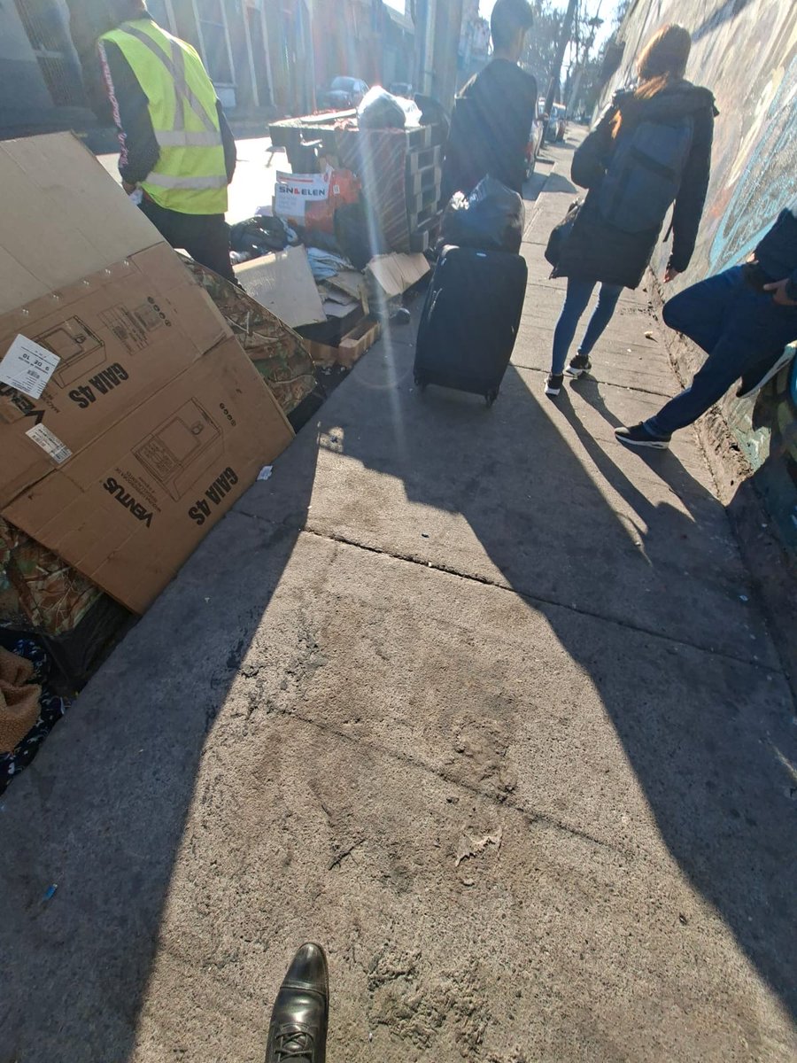 ValeMG__'s tweet photo. @fmunozv @muniecentral calle ruiz tagle altura 157 y coronel souper altura 3805, drogadictos llevan años instalados en el sector. Vecinos sufrimos las consecuencias, drogas e incivilidades! Alcalde @fmunozv hasta cuando?? #estacioncentral https://t.co/kWbN8tdByt
