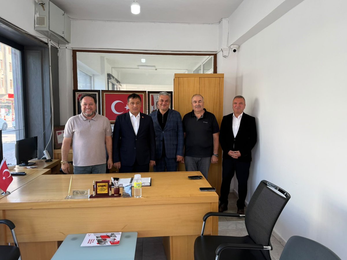 hamzakocaoglu's tweet photo. İlçemizde 3 yıldır başarıyla görev yapan ve Adana Vali Yardımcılığına atanan Kaymakamımız Sn. Nuri Mehmet Beyoğlu, veda ziyaretleri kapsamında şubemizi ziyaret etti. İlçemize hizmetleri ve Kızılay'ımıza destekleri için teşekkür eder, yeni görevinde başarılar dilerim https://t.co/0e72MLyV2L
