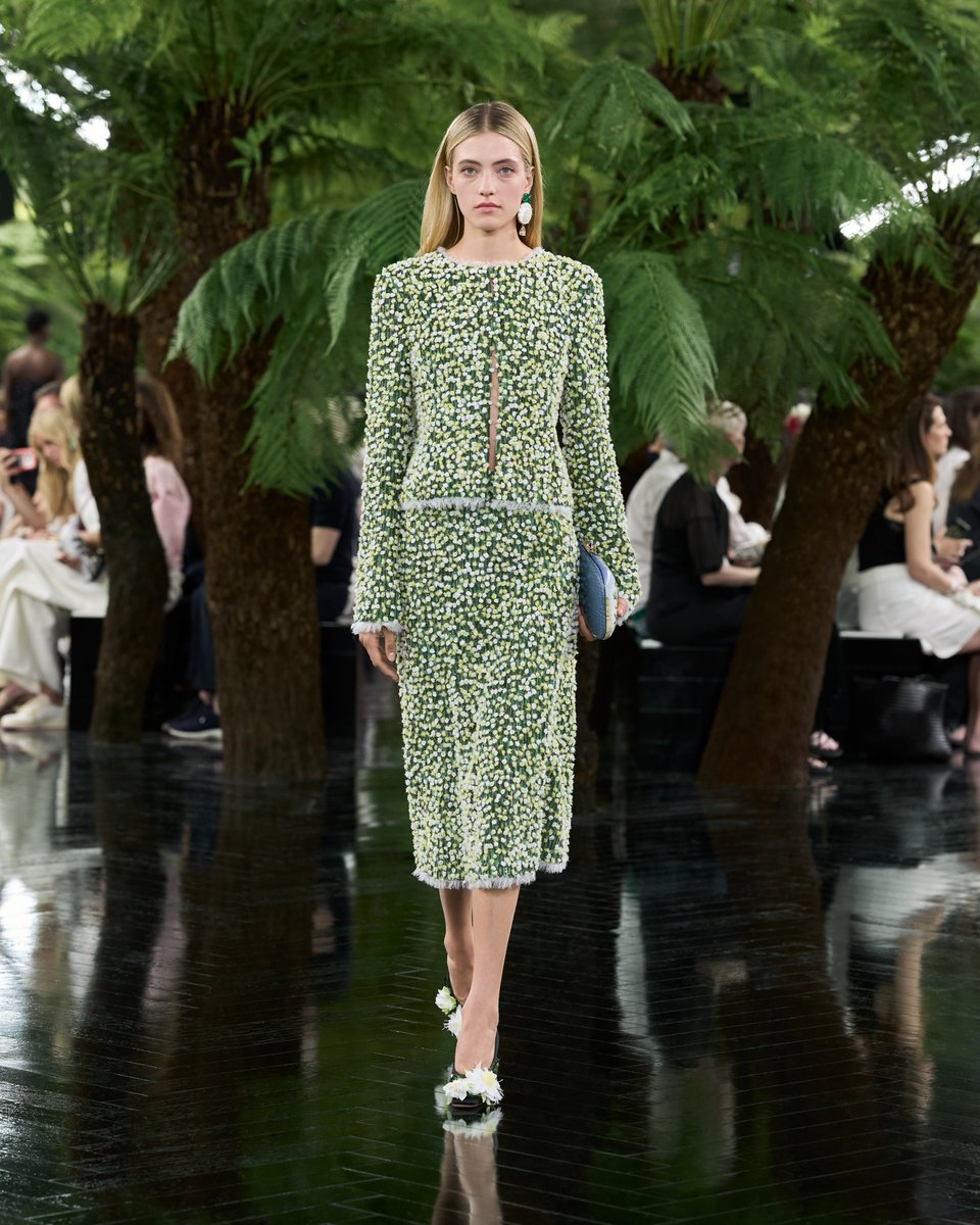 Dior's tweet photo. Look 57 from the Dior Fall Winter 2026-2027 Haute Couture Show.

Ensemble in white silk chiffon fully embroidered with cactus flowers, framed with frayed edges.

https://t.co/ScTuRE9aPl

#DiorCouture https://t.co/e3DtckuxRF