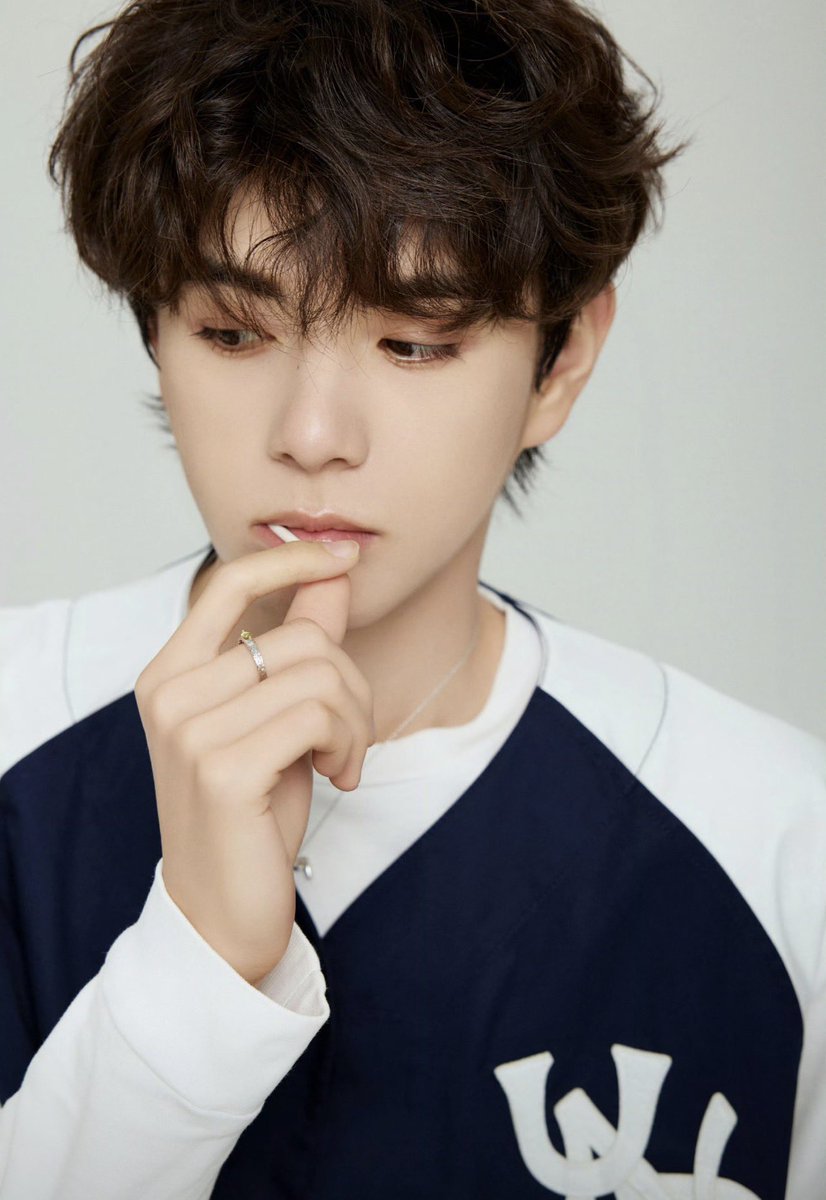 Lyusitongbrasil's tweet photo. Novas fotos do Elio no Weibo! 📸🧡

#lyusitong https://t.co/p433OxN1AQ