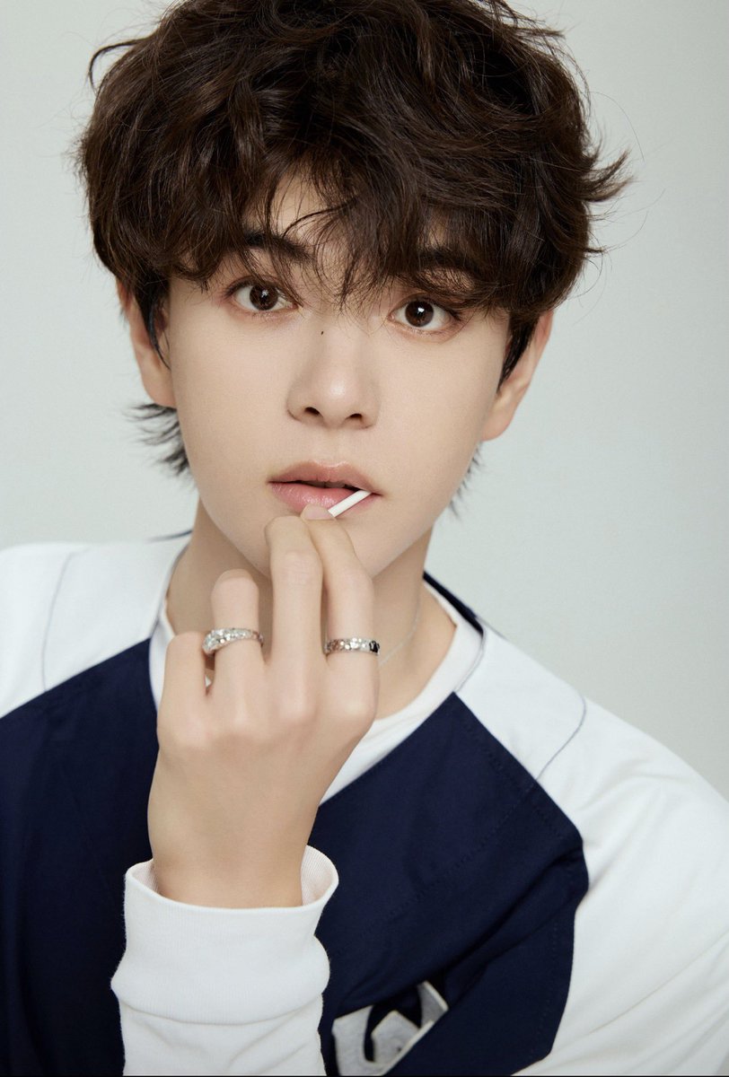 Lyusitongbrasil's tweet photo. Novas fotos do Elio no Weibo! 📸🧡

#lyusitong https://t.co/p433OxN1AQ