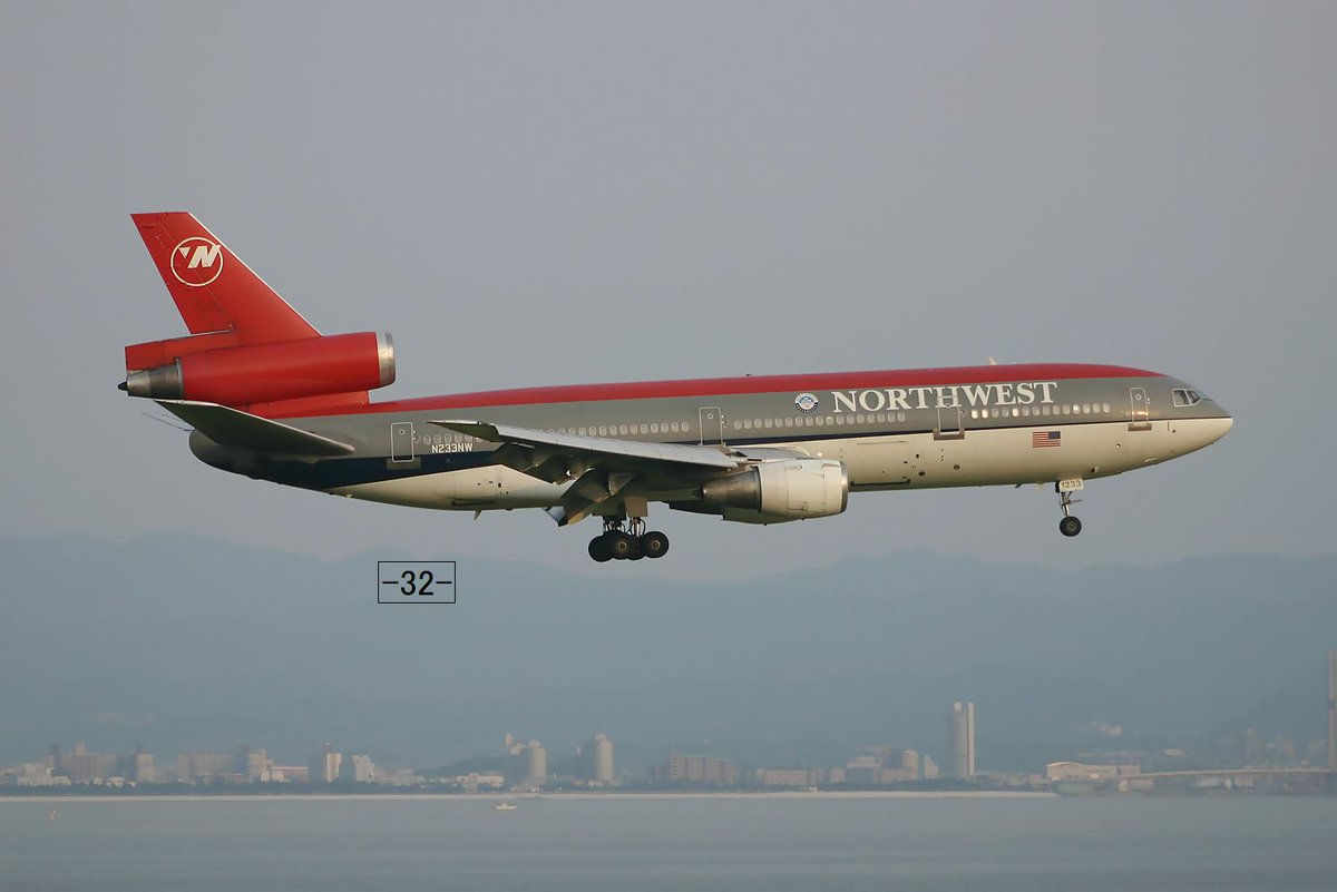 ノースウエスト航空 Northwest Airlines N233NW McDonnell Douglas DC