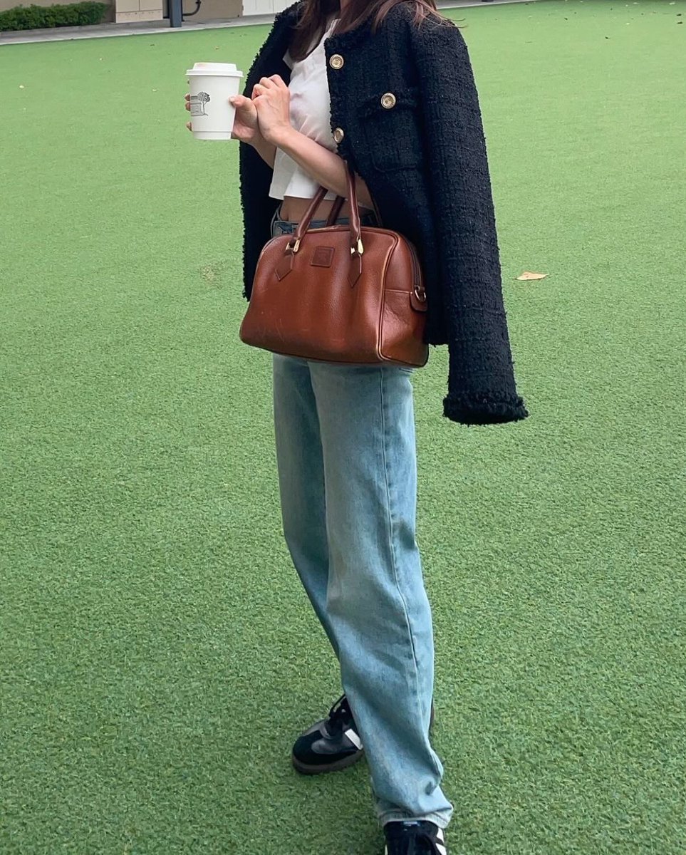 ktmk___55's tweet photo. Levi's 501®︎の着回し。
綺麗めからカジュアルまで馴染むからリーバイスで悩んだら定番の501がおすすめ👖ステッチもポケットも可愛いからミニTと合わせたりしても可愛いよ◎ https://t.co/y0bZCEjMjO
