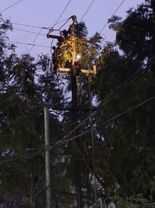 DMettu's tweet photo. @tgspdcl fire on transformer it's Sanchar Palace East Marredpally https://t.co/Duzw6VkJLi