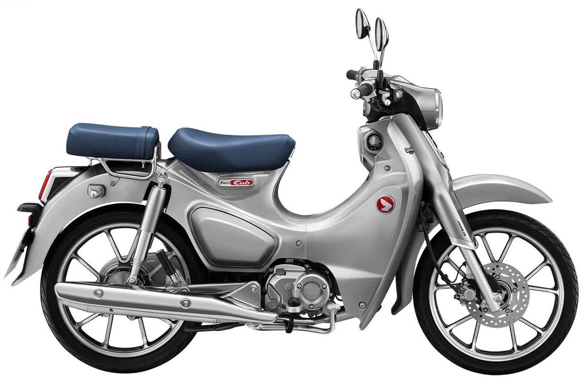 PutiMotor's tweet photo. 🇹🇭「CUB House」が、スーパーカブの新たな特別仕様車「New Honda C125 “The Crafted CALM” Custom Edition」を発表。

「静寂(CALM )」をテーマとした、落ち着いたカラースキームが特徴。

【車重/シート高/タンク/価格】
110kg/780mm/3.7L/99,600バーツ(約484,000円)

https://t.co/LNFkpwTxvq https://t.co/d7mZFgTprI