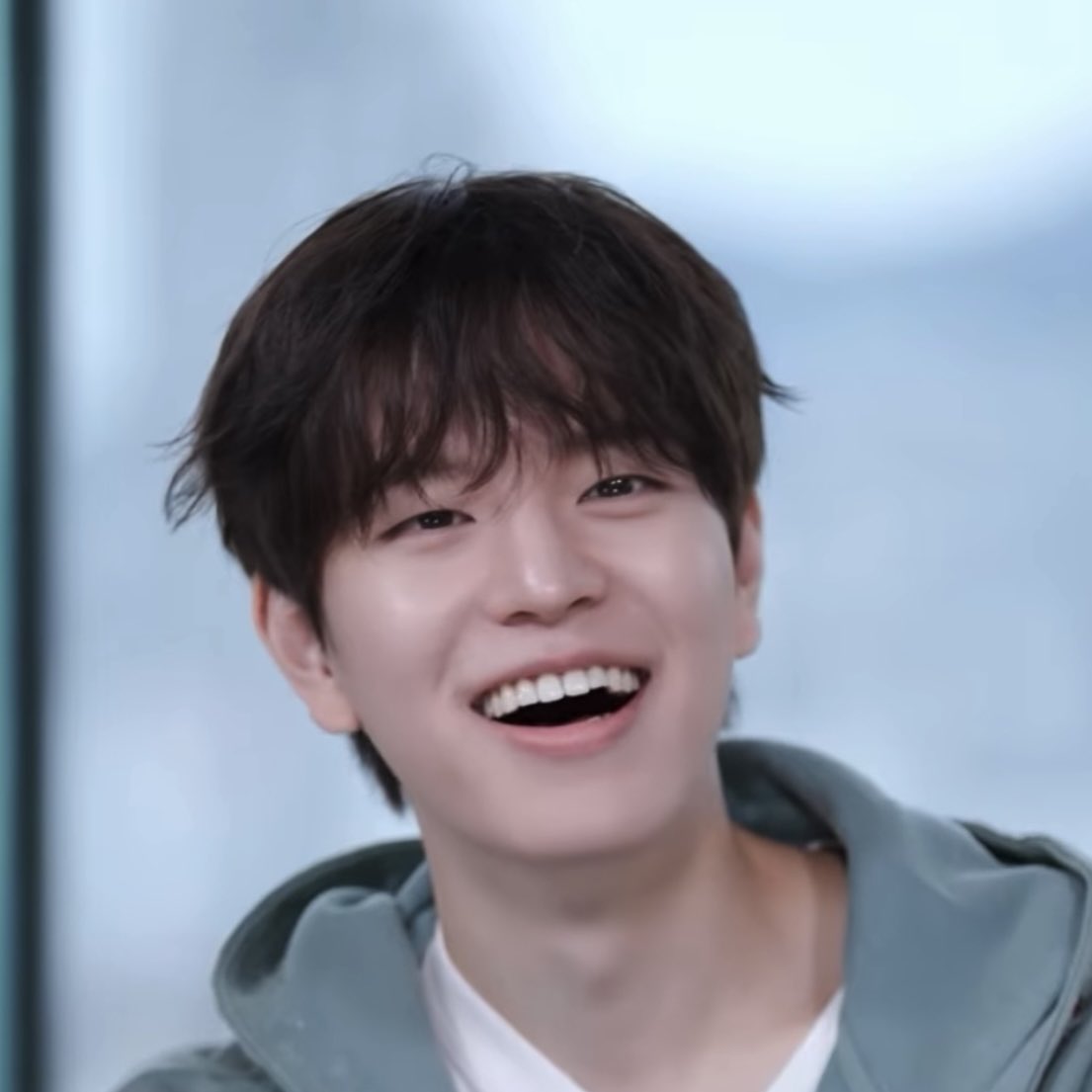 bvmbIebri's tweet photo. he’s so pretty it’s unfair https://t.co/DxBeB8Lw5r