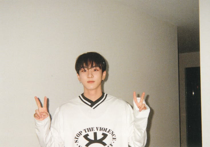 ENHYPEN_Station's tweet photo. ENGENES, let's show our love and support for our brave leader, Yang Jungwon! 🩶 WE LOVE YOU!

KEEP IT SAFE WITH JUNGWON
#ENGENE_LOVE_JUNGWON #ENHYPEN #JUNGWON #엔하이픈_정원 https://t.co/AqNEx2uDRd