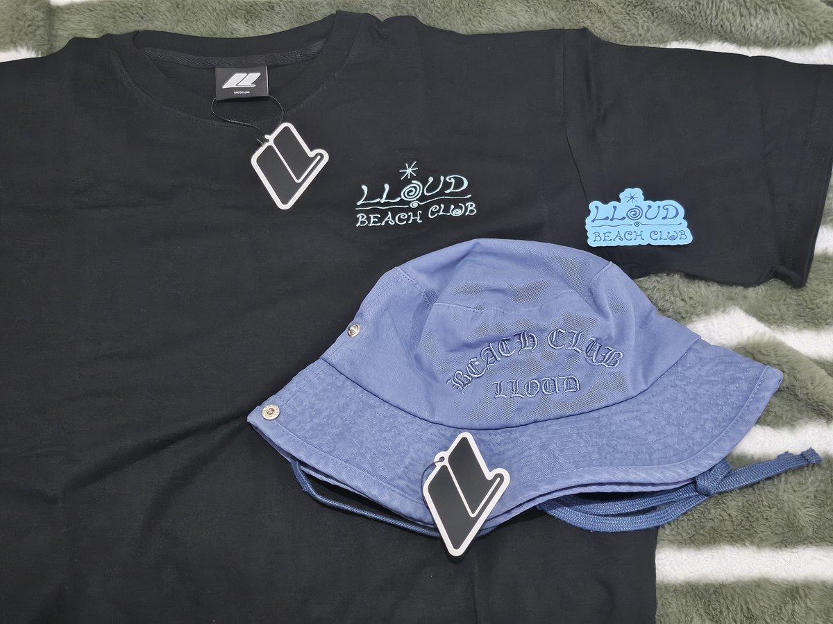 schzimmdayandee's tweet photo. Summer Package Received!
The free sticker was safely wrapped lol!

LLOUD BEACH CLUB
VACAY STATE OF MIND 💗🫶🏻

#LLOUD #LISA https://t.co/vzLF4OxvxF