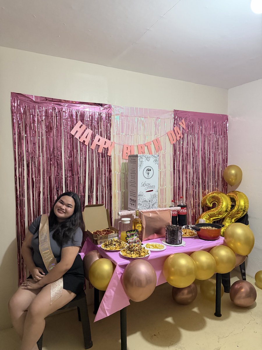 fatimarainnn's tweet photo. thank you sa surprise guys!! love u all🫶🏻❤️‍🩹 https://t.co/hJGPxhqzS7