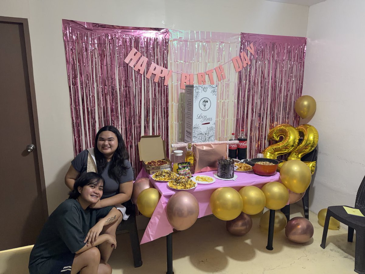 fatimarainnn's tweet photo. thank you sa surprise guys!! love u all🫶🏻❤️‍🩹 https://t.co/hJGPxhqzS7