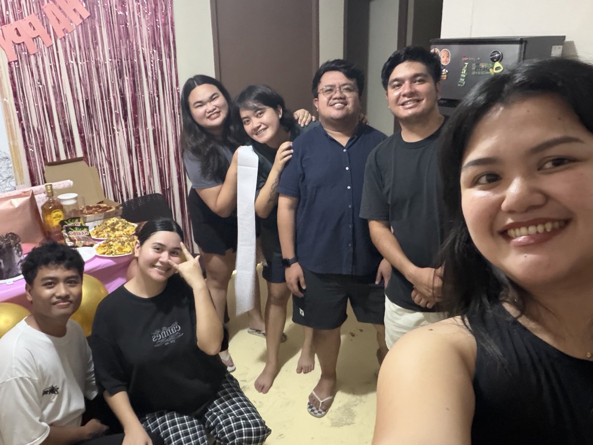 fatimarainnn's tweet photo. thank you sa surprise guys!! love u all🫶🏻❤️‍🩹 https://t.co/hJGPxhqzS7