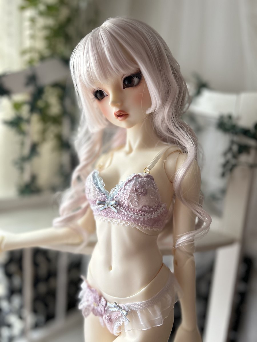 Dear_Doll1's tweet photo. ドールサイズランジェリー と一概に言われても、サイズ色々だからなあ。

一番困ったのはちくBの位置が違うから、カップからはみ出てしまい、
イヤンってなったりさぁ…

ストレッチにも限度があるし。
でも、
作るのは楽しいですよ！
#ミニブラ https://t.co/xHl4ZLsJVi