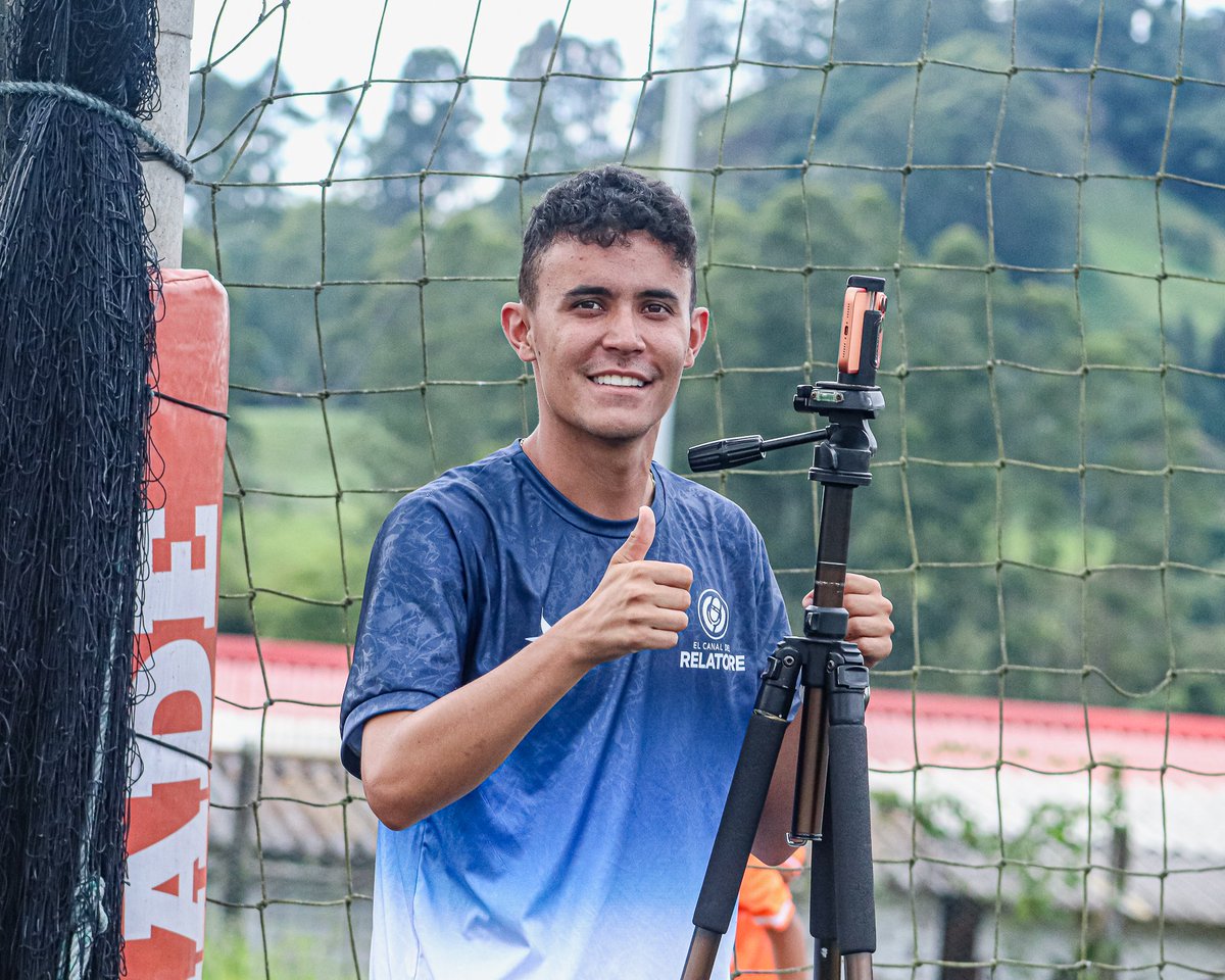 Sebasgir2003's tweet photo. Soy el Relatore, llevo más de 4 años en el relato deportivo, y tengo algo para decir, AMO EL PERIODISMO DEPORTIVO. Gracias a todos por su apoyo. Estamos posicionados en nuestra ciudad y seguiremos creciendo. https://t.co/oK8mAuXzHC