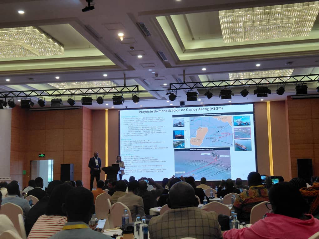 EnCoachingC_eg's tweet photo. ECC participó en el Foro de Proveedores organizado por Chevron. Un espacio para conocer las oportunidades que este proyecto ofrecerá a los proveedores locales y reafirmar nuestro compromiso con la formación del talento en Guinea Ecuatorial.

#EnglishCoachingCentre #Chevron #Local https://t.co/fXYQLZN6h0