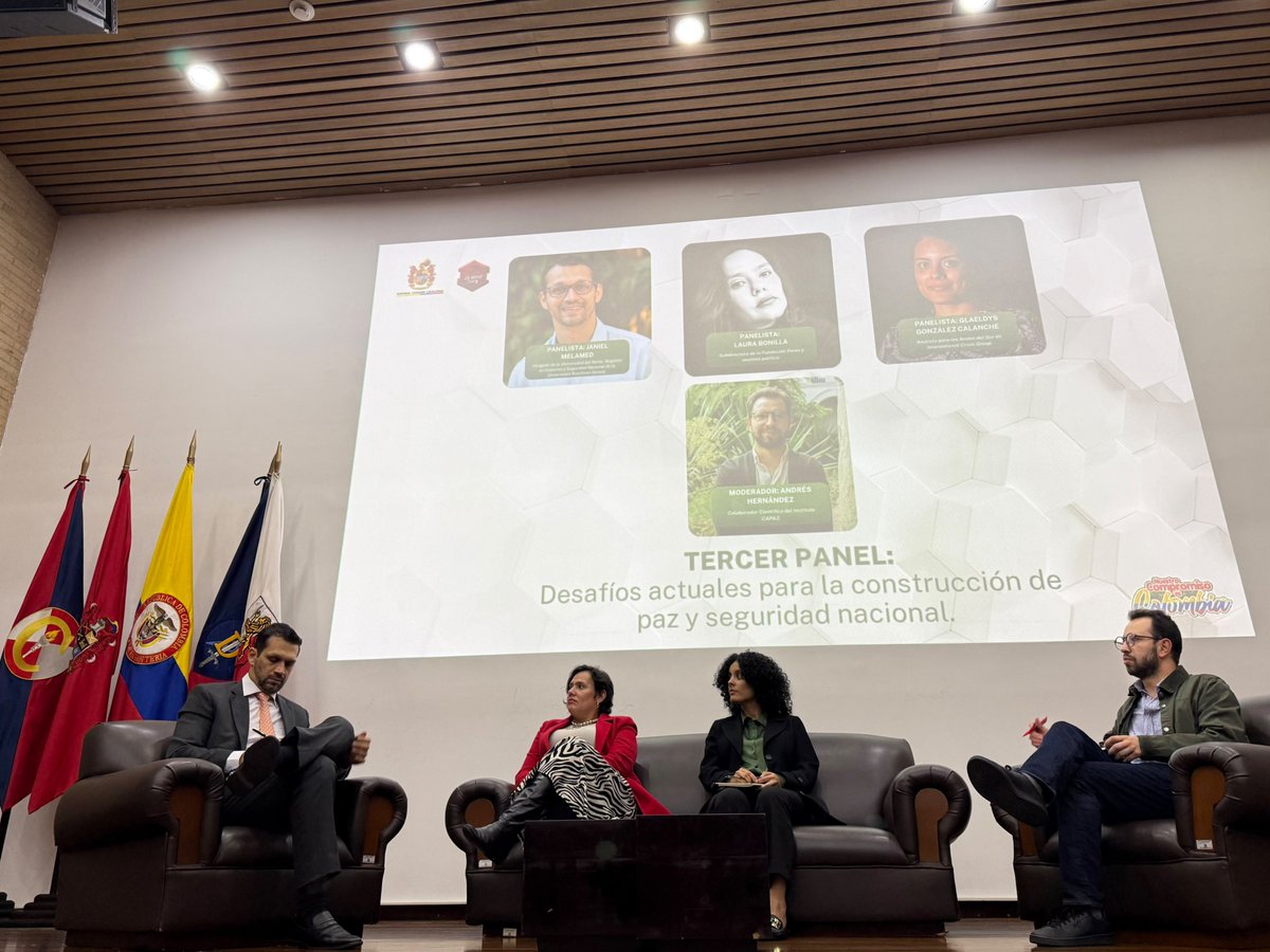 janielmelamed's tweet photo. Muy agradecido y honrado por la invitación del @COL_EJERCITO para participar en el 1er Foro para la acción unificada e integral.
Desde las regiones, seguimos aportando a discusiones de seguridad del ámbito nacional. @UninorteCO
Patria, Honor y Lealtad. https://t.co/aSthS2QUae