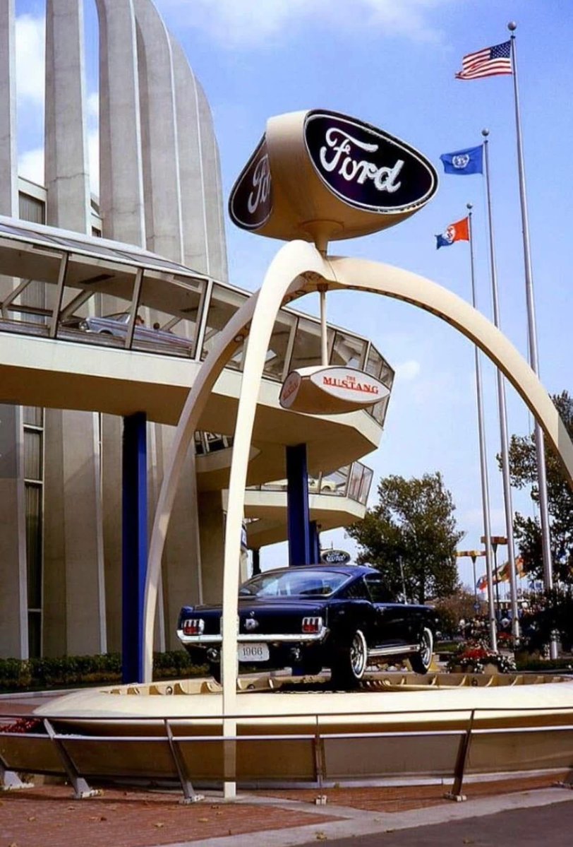luusssso's tweet photo. The lost art of signage as architecture https://t.co/IXhWPbTRUu