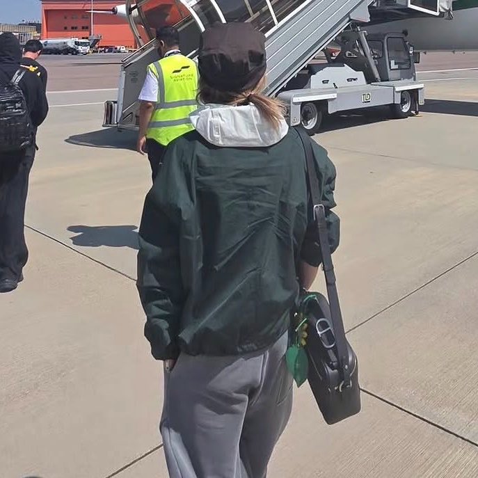 servcuntmin's tweet photo. spotting jikook is so easy all you have to do is look out for a blonde ponytail guy wearing dior and 70 layers of black https://t.co/WwPFc4quBf