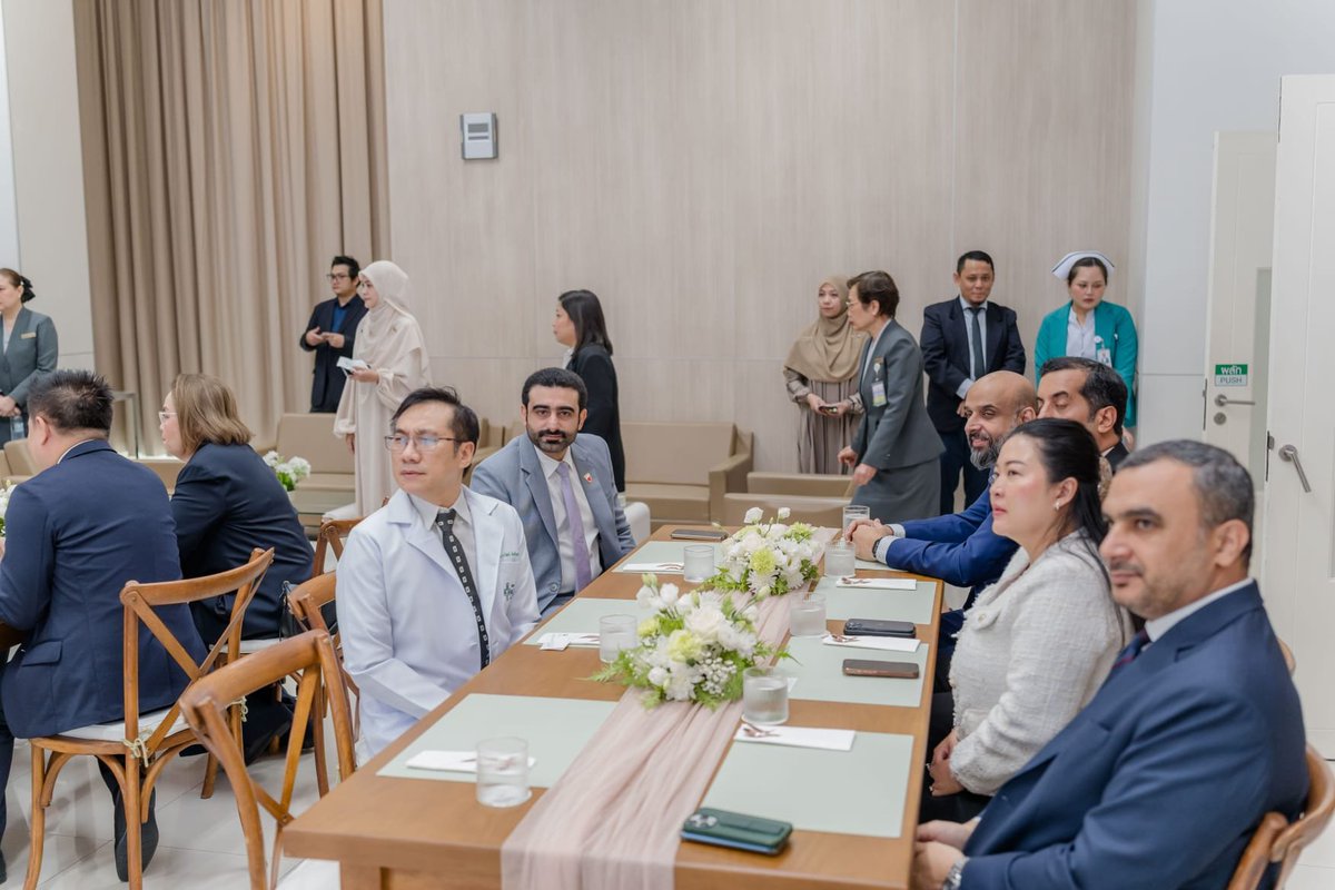 BahrainEmbTH's tweet photo. قام السيد محمد عبدالله الكوهجي السكرتير الأول بسفارة مملكة البحرين لدى مملكة تايلاند، بزيارة إلى مستشفى سوكومفيت في بانكوك، بحضور عدد من أعضاء السلك الدبلوماسي لدى مملكة تايلاند، وذلك للاطلاع على مرافق الرعاية الصحية التي خضعت مؤخرًا لأعمال تطوير وتحديث، https://t.co/1YCCnOZKpH