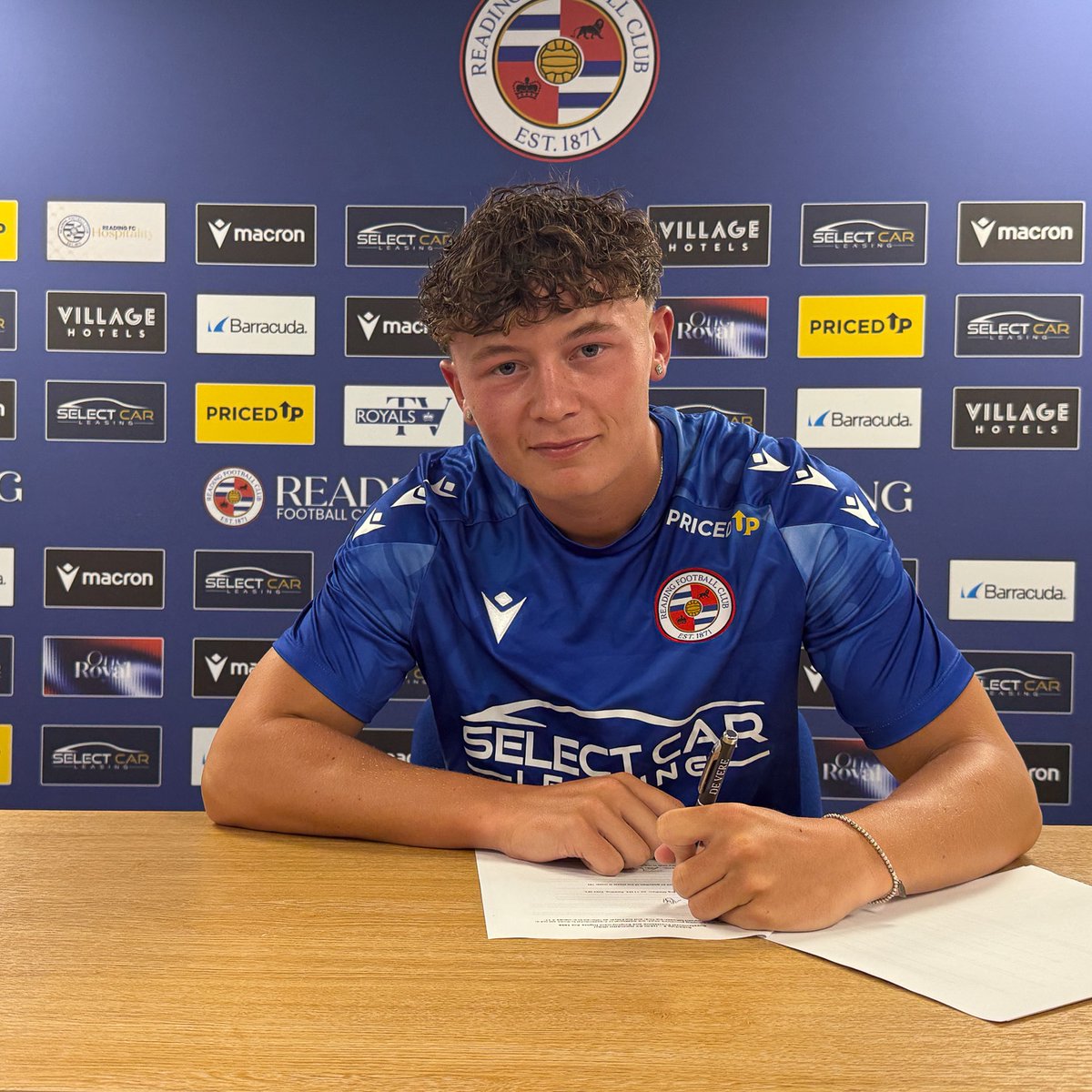 ReadingFC's tweet photo. We're delighted to confirm that five Under-18 players have signed new deals ahead of the 2026/27 campaign.

Read the full update 👇