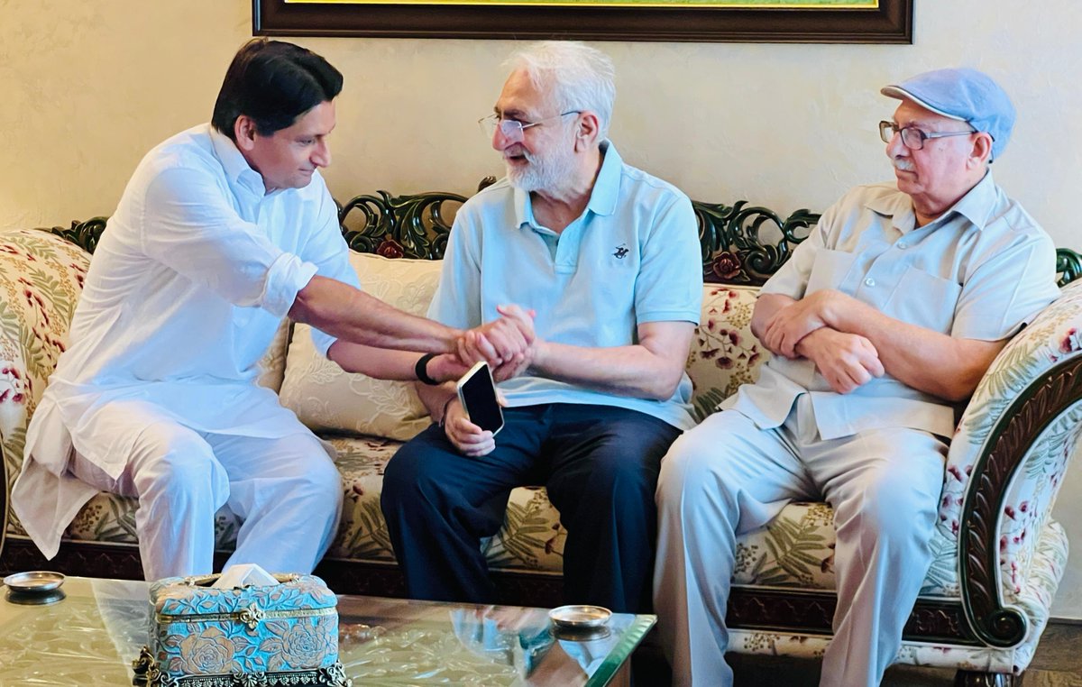 DeependerSHooda's tweet photo. आज पंचकूला में विधायक सरदार परमवीर सिंह जी के भाई और फतेहाबाद के पूर्व जिलाध्यक्ष सरदार रणधीर सिंह जी के निवास पर पहुंचकर उनका कुशलक्षेम जाना। 

मैं, स्वास्थ्य लाभ ले रहे रणधीर सिंह जी के जल्द पूर्ण स्वस्थ होने की कामना करता हूँ।

साथ विधायक गीता भुक्कल जी। https://t.co/7qMKG66z0N