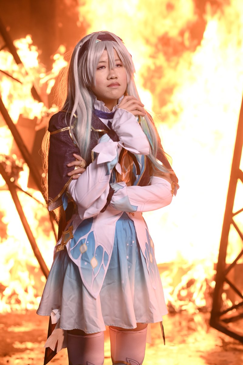 LaineXandersson's tweet photo. A little Honkai: Star Rail flashback
Firefly 💚
Fun fact: when I told my friends I wanted to do a fire photoshoot, they thought I had gone crazy. 😂 I'm glad I could prove them wrong!
Also.. recently bought another HSR cosplay. Any guesses who? 👀
#Honkaistarrail #Firefly https://t.co/gVO3WsmhRR