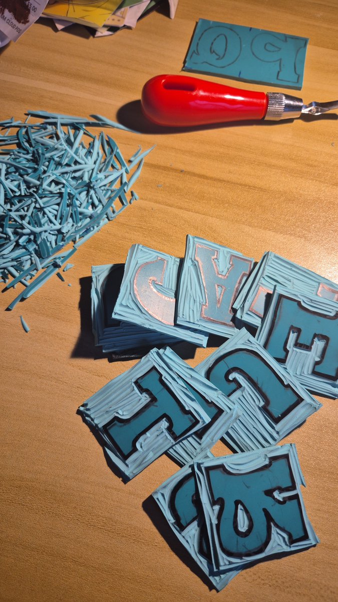 pinnie_plann's tweet photo. Forgot to show ppl, for my typography final project i chose link cutting/stap making. 

Lowkey fun asf

#lino #stamps https://t.co/NwNwSNADgq