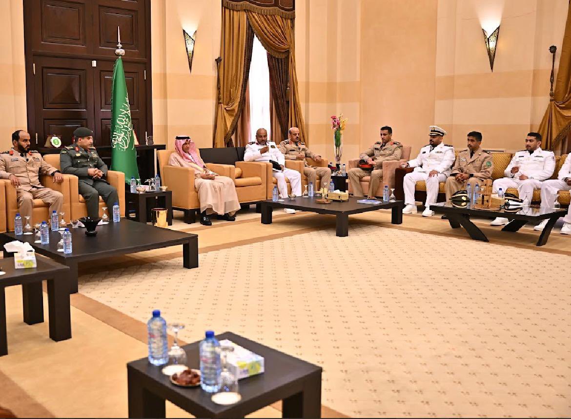 KSAembassyTN's tweet photo. وهنأ سعادة السفير الضباط بمناسبة تخرجهم مشيدًا بما حققوه من تميز، ومتمنيًا لهم دوام التوفيق والنجاح في خدمة وطنهم. https://t.co/rBQ390Tw6L