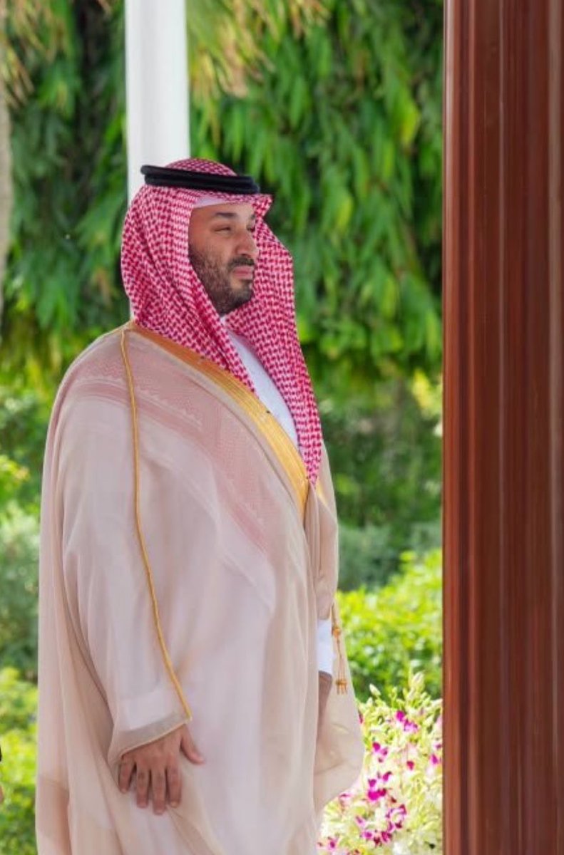 tmrrah9's tweet photo. قبل قليل:

احدث صورة لسمو ولي العهد السعودي الأمير محمد بن سلمان ، من قصر السلام في جدة اثناء مراسم إستقبال رئيس وزراء كندا https://t.co/6Z5H7mWyg0