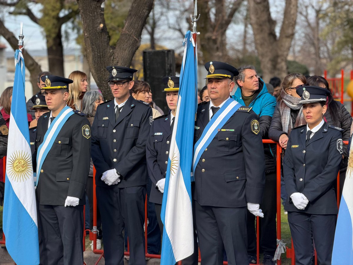 MuniChivilcoy's tweet photo. #AHORA Toma la palabra el concejal mandato cumplido, escritor y destacado abogado de nuestra ciudad, Horacio Vero, quien brinda unas palabras alusivas a la fecha 📖🇦🇷

#9DeJulio #DíaDeLaIndependencia

@BritosGuillermo https://t.co/kFIxuUfVt3