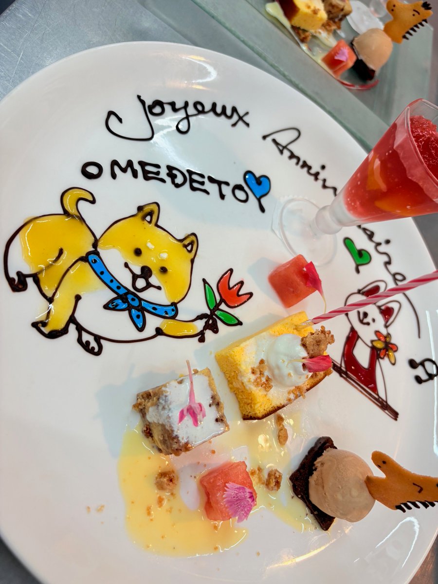 mari_chef's tweet photo. 暑くなると何故か重なるコンソメとフォンドヴォー(´ρ`)=3
50ℓから20ℓまで…コンソメは琥珀色の味に(^_-)-☆
今日は柴犬のリクエスト…白い麻呂眉がポイントね(^艸^)

◆ https://t.co/7mk9B88ZoO

#コンソメ #フォンドヴォー #仕込み #柴犬 #シラス #お祝い https://t.co/fs3nv8j0oP