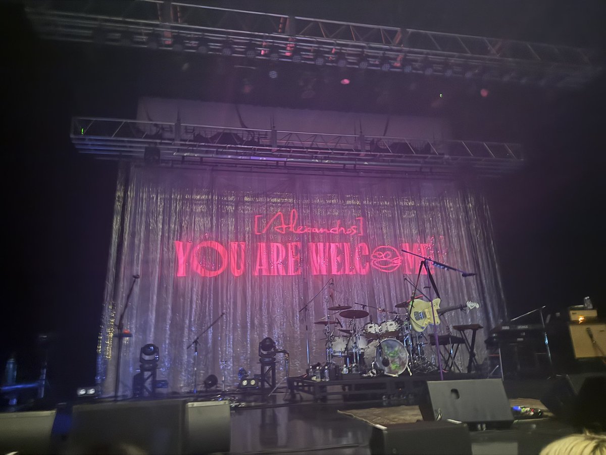 yui_yope's tweet photo. はじめて当たったZepp Yokohama🤍
整番には恵まれてたけど、過酷すぎな位置でおもろかった〜〜〜（笑）
好きな曲がさらに好きになったセトリでした〜！！！ほんとに今日はとにかく洋平さんかっこよすぎた！！！！！🙂‍↕️✨
サービスの1曲もとても良すぎた！！！ https://t.co/w0kntnvtfL