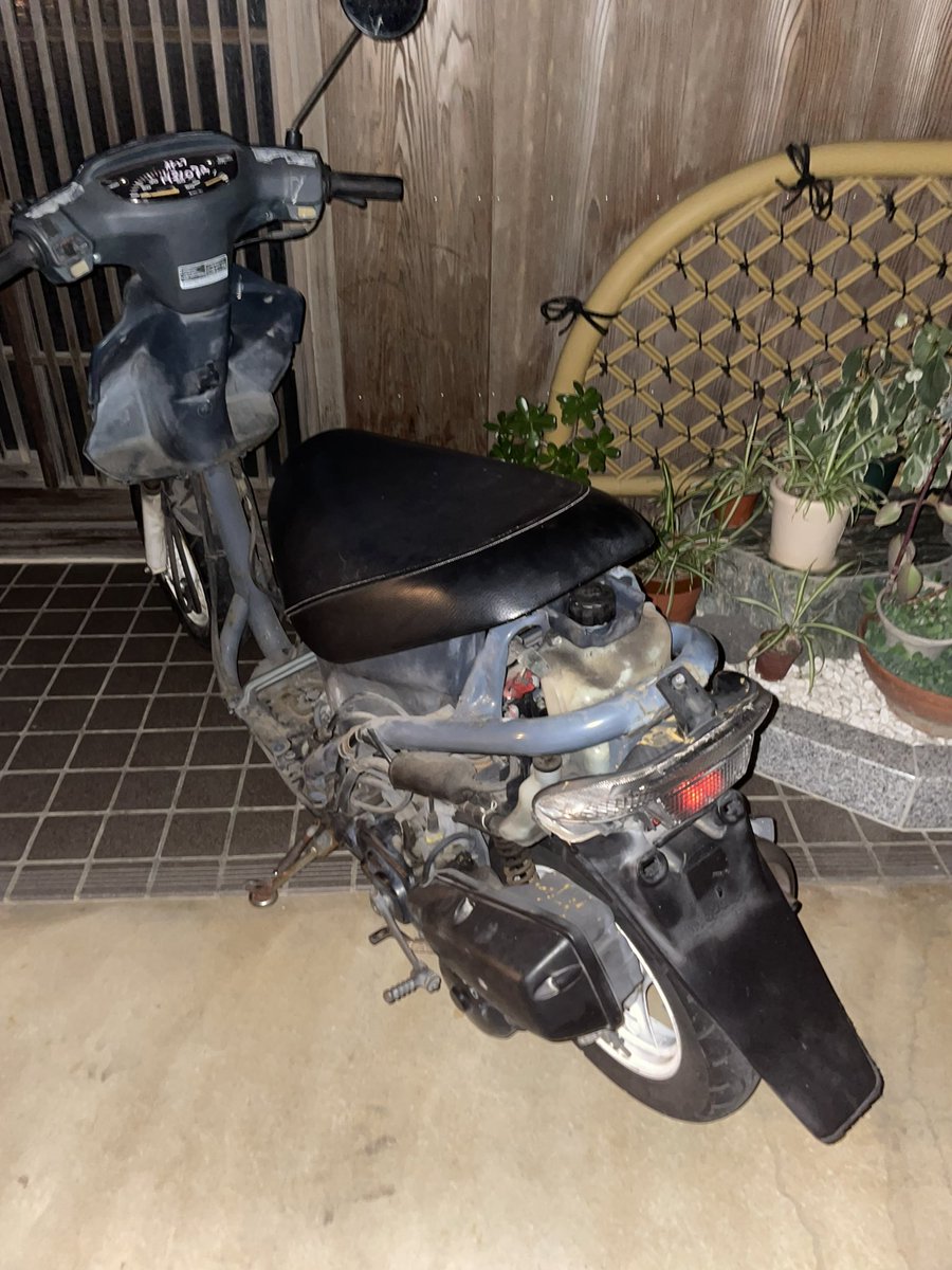 UcheenZ33's tweet photo. オデの部屋くらい汚い
とりあえず外装やって金できたらボアアップしよ https://t.co/dom1T1vvVB