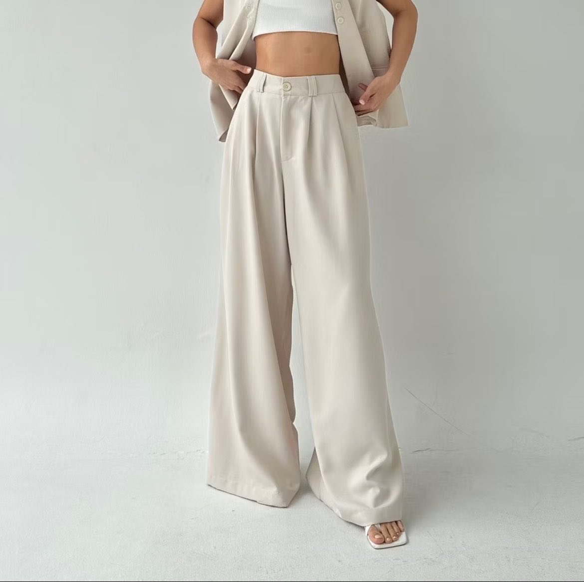 julyyyata's tweet photo. Celana wide highwaist dari Posha yang ini cocok banget di pakai buat kerja, acara formal atau non folmal maupun jalan-jalan 

https://t.co/eXeIJHtem6 https://t.co/qpWZJCxwUt