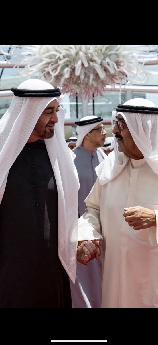 Nmnaa7y's tweet photo. حاكمٍ لا كلّح الوقت قلت الله يجيبه
مرحبا به عدّ الانسام في الروض الخضر

النهيّاني مماشيه ودروبه صعيبه
ان صفى سرّ المصافين وان حارب يضر

ان حضر وقت الشدايد ترى ماهي غريبه
الغريبه كان وقت الشدايد ما حضر 

#محمد_زايد https://t.co/gZZXvsf1l2