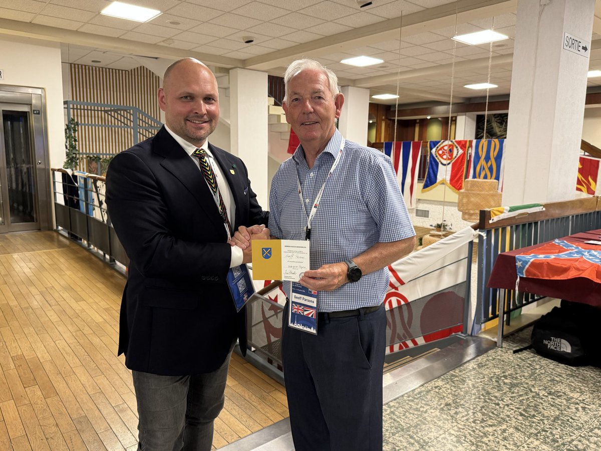 RemigijusBimba's tweet photo. Honoured to present the Genealogy Academy Distinguished Badge “For Merits to Genealogy” to Geoff Parsons (UK) during the 31st International Congress of Vexillology in Paris. 🇫🇷

#Genealogy #FIAV #GHVI https://t.co/Y9X7a37KcI