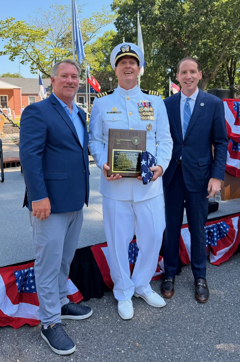 MiddletownNJ's tweet photo. Last week, Mayor @TonyPerryNJ and Deputy Mayor Rick Hibell were honored to present Captain Kent D. "Brewski" Smith, Commanding Officer, U.S. Naval Weapons Station (NWS) Earle with a Key to Middletown Township as he moves on to his next assignment. https://t.co/UEsbQW9AfL