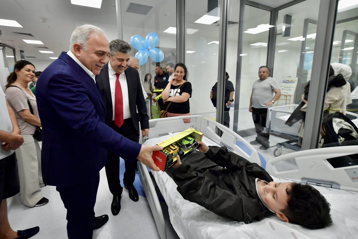 MErgun_Turan's tweet photo. Fatihli evlatlarımız için geleneksel sünnet programımızı bu yıl da Bezmialem Vakıf Üniversitesi Hastanesi'nde sürdürüyoruz.

Bezmialem Vakıf Üniversitesi Mütevelli Heyeti Başkanı Av. Osman Develioğlu ve Rektör Prof. Dr. Adem Akçakaya ile çocuklarımızı ziyaret ederek geçmiş olsun dileklerimizi ilettik.

Rabbim hepsine sağlıklı ve huzur dolu bir ömür nasip etsin.