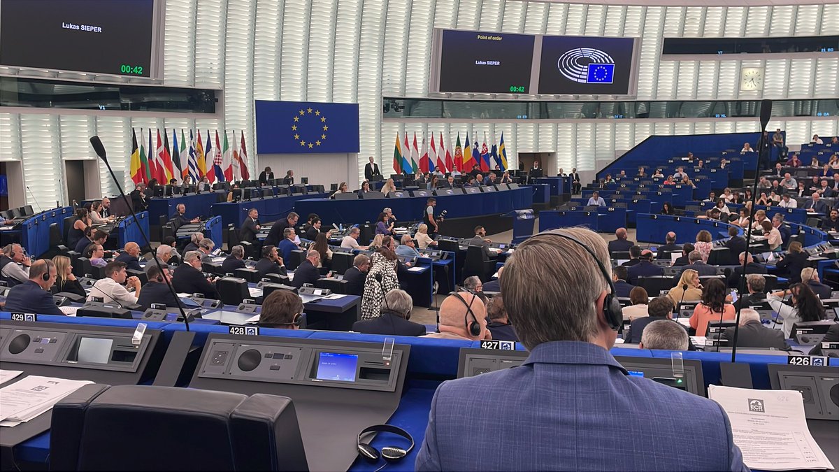 sandersmitwzn's tweet photo. Teleurgesteld en bezorgd!
Europees Parlement stemt 🗳️ helaas het door mij en collega’s ingediende plenaire bezwaar namens @ecrgroup tegen de onderhandelingen over invoering van de digitale euro 💶📲 🪙 🏦 wég…..
Ook de verlenging van 👮🏻♀️#ChatControl 1.0 - het vrijwillige “preventief” scannen van berichten 📱 en onlinecommunicatie van burgers - kon vandaag dankzij een procedurele truc in het EP helaas alsnog doorgedrukt worden ondanks herhaaldelijk, verenigd, inhoudelijk verzet vanuit ons in het Parlement om het briefgeheim en privacyrechten van burgers te beschermen.
Na deze plenaire stemmingsuitslag pakken zich dus donkere wolken boven de toekomst van de EU-landen, precies één week voor begin van het EP-zomerreces 2026.
Noodzaak van blijvende waakzaamheid 🌩️ voor de privacy en vrijheid 🗽 van Europese 🇪🇺 burgers is wederom meer dan eens bewezen….. 🪙
We gaan anders echt richting het “Chinese model” in de EU: digitale yuan en berichtenscannen zijn daar al langer zeer gebruikelijk…. 🚩👮🏻♀️